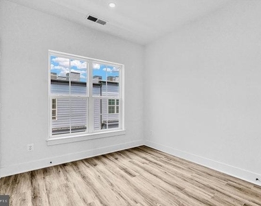 11236 Bunsen Street - Photo Thumbnail 44
