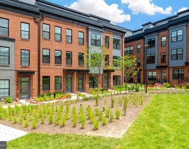 11236 Bunsen Street - Photo Thumbnail 2