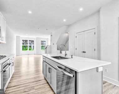 11236 Bunsen Street - Photo Thumbnail 11