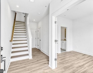 11236 Bunsen Street - Photo Thumbnail 3