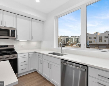 3000 Schirra Lane - Photo Thumbnail 7