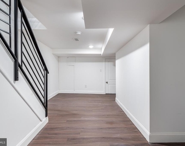 1540 N Hollywood Street - Photo Thumbnail 16
