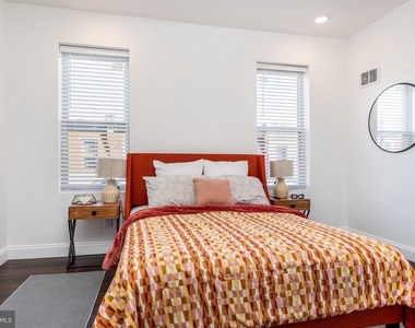 1540 N Hollywood Street - Photo Thumbnail 8