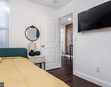 1540 N Hollywood Street - Photo Thumbnail 15