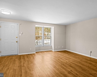 67 Dorchester Circle - Photo Thumbnail 8