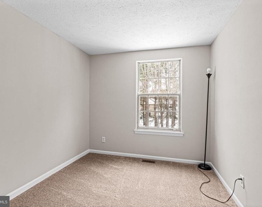 67 Dorchester Circle - Photo Thumbnail 13