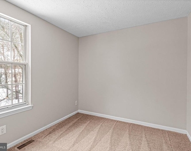 67 Dorchester Circle - Photo Thumbnail 12
