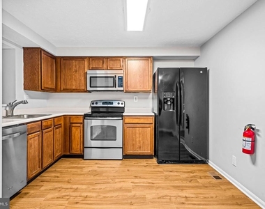 67 Dorchester Circle - Photo Thumbnail 5