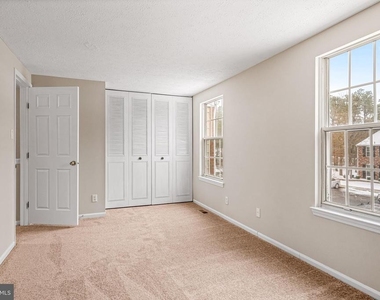 67 Dorchester Circle - Photo Thumbnail 10