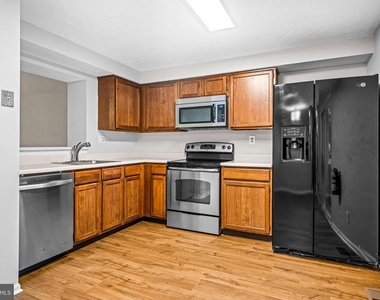 67 Dorchester Circle - Photo Thumbnail 4