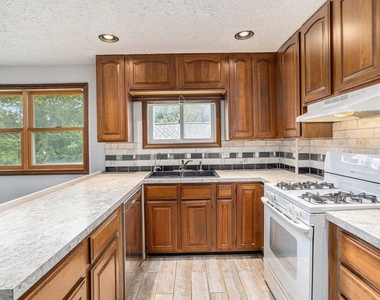 1620 N Edwards Street - Photo Thumbnail 7