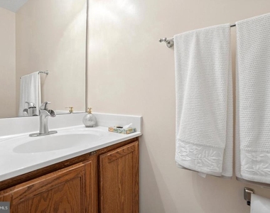 8016 Brightlight Place - Photo Thumbnail 24