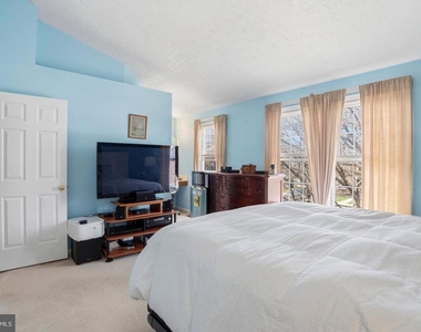 8016 Brightlight Place - Photo Thumbnail 15