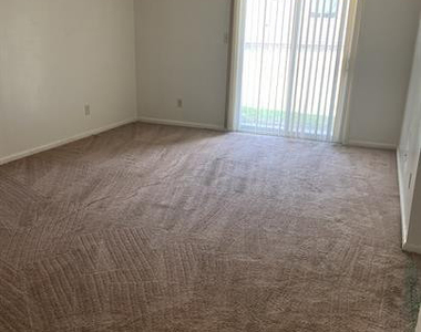 1122 Southwood Drive - Photo Thumbnail 4