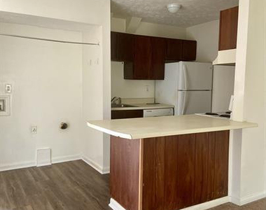 1122 Southwood Drive - Photo Thumbnail 3