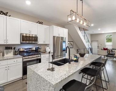 1532 N Broadway - Photo Thumbnail 9