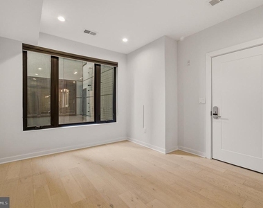 531 Kennedy Street Nw - Photo Thumbnail 3