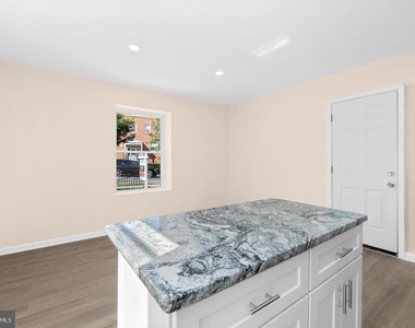3158 Buena Vista Terrace Se - Photo Thumbnail 2