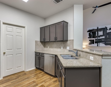 4501 Whispering Valley Dr - Photo Thumbnail 17