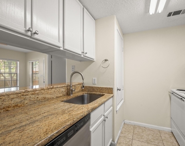 712 W 21st St - Photo Thumbnail 5