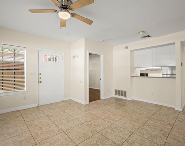 712 W 21st St - Photo Thumbnail 1