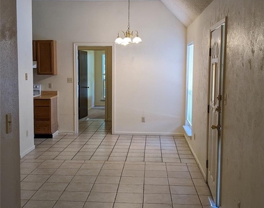 1300 N Bishop St - Photo Thumbnail 2
