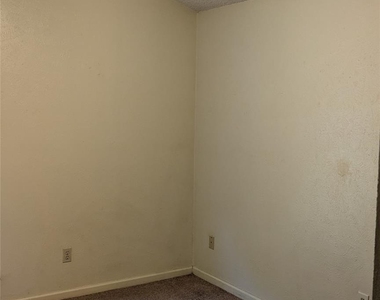 1300 N Bishop St - Photo Thumbnail 9