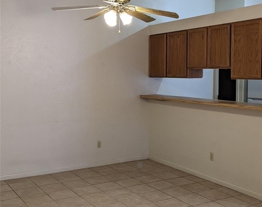 1300 N Bishop St - Photo Thumbnail 4