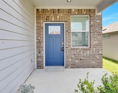 13923 Macquarie Dr - Photo Thumbnail 2