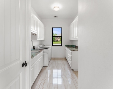 2633 Collingwood Dr - Photo Thumbnail 25