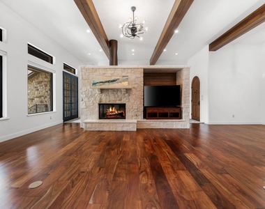 2633 Collingwood Dr - Photo Thumbnail 2