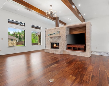 2633 Collingwood Dr - Photo Thumbnail 6