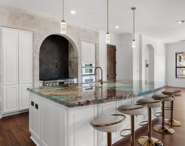 2633 Collingwood Dr - Photo Thumbnail 9
