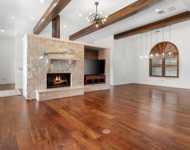 2633 Collingwood Dr - Photo Thumbnail 5