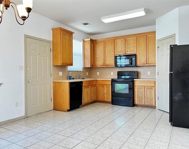 8901 Parkfield Dr - Photo Thumbnail 10