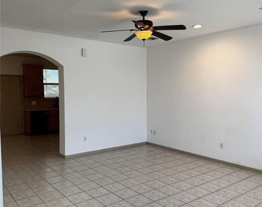 8901 Parkfield Dr - Photo Thumbnail 7