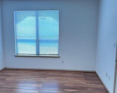 8901 Parkfield Dr - Photo Thumbnail 1