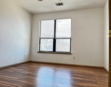 8901 Parkfield Dr - Photo Thumbnail 9