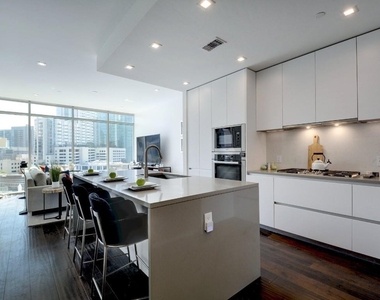 501 West Ave - Photo Thumbnail 5