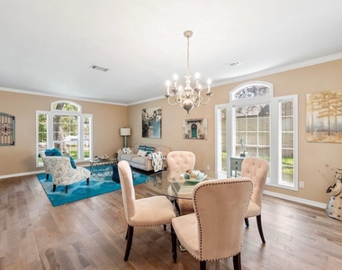 1207 Lakeway Dr - Photo Thumbnail 12