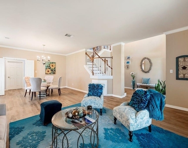 1207 Lakeway Dr - Photo Thumbnail 15