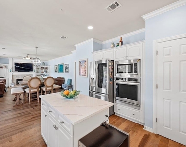 1207 Lakeway Dr - Photo Thumbnail 10