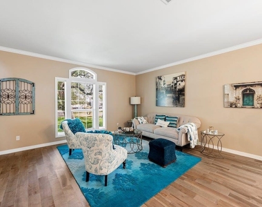 1207 Lakeway Dr - Photo Thumbnail 14