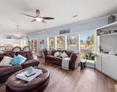 1207 Lakeway Dr - Photo Thumbnail 6