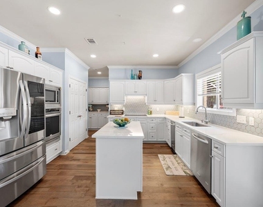 1207 Lakeway Dr - Photo Thumbnail 9