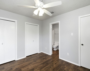 2511 Howellwood Way - Photo Thumbnail 12