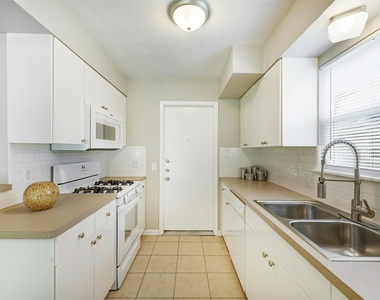 8527 Maine Dr - Photo Thumbnail 9
