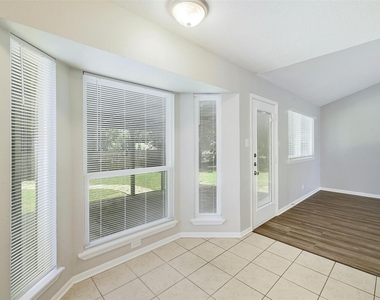 8527 Maine Dr - Photo Thumbnail 8
