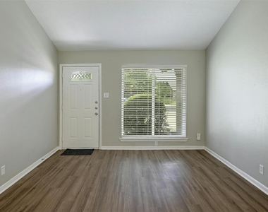8527 Maine Dr - Photo Thumbnail 5