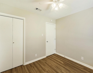 8527 Maine Dr - Photo Thumbnail 17